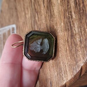 P208 intaglio cameo goddess pendant